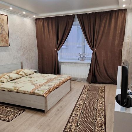 Апартаменты По Панаса Мирного. Khmel'nyts'kyy Exterior photo