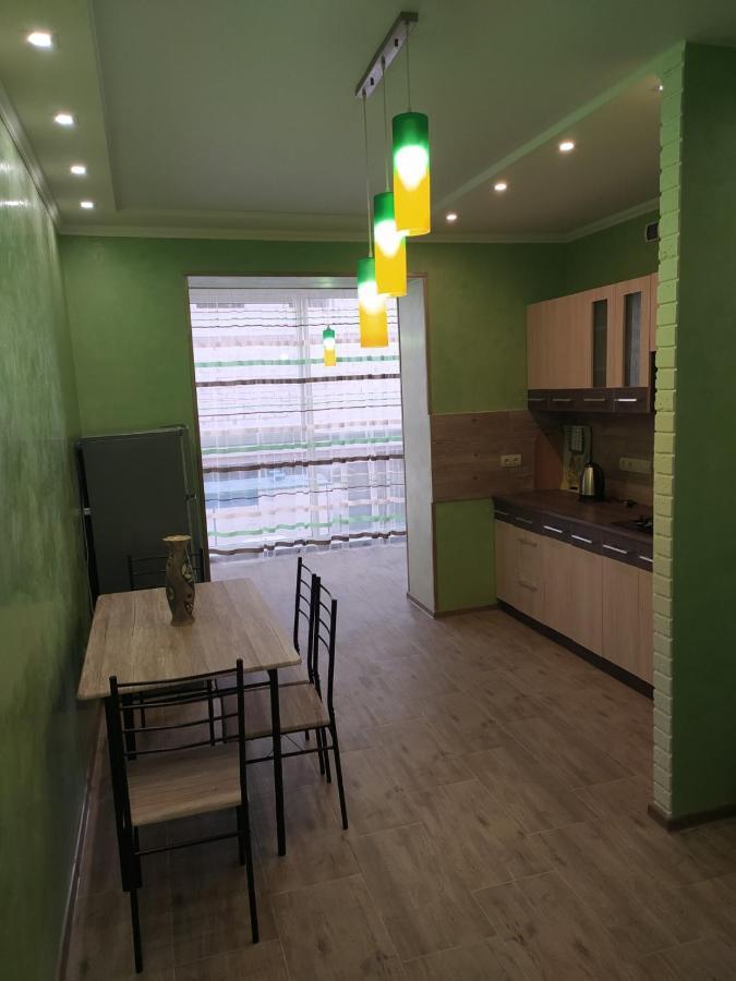 Апартаменты По Панаса Мирного. Khmel'nyts'kyy Exterior photo