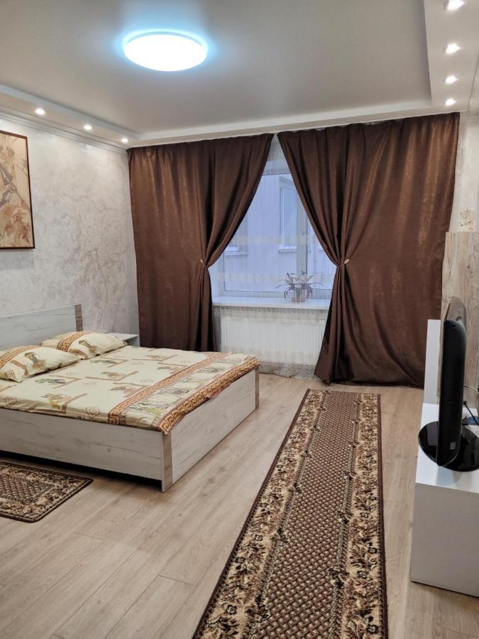 Апартаменты По Панаса Мирного. Khmel'nyts'kyy Exterior photo